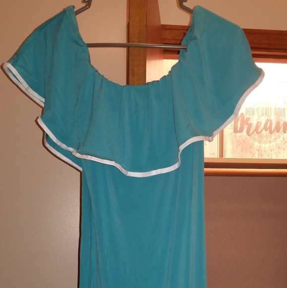 Simple and classy dress - Picture 1 of 3